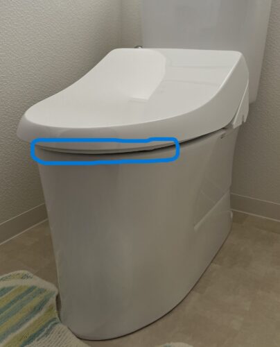男性用トイレで座って用を足すときの隙間尿漏れの原因と対策