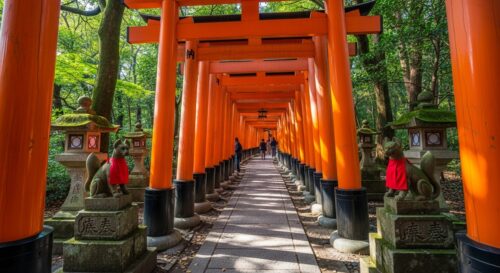 Discover the Ancient Architecture of Fushimi Inari Taisha in Kyoto: Historic Buildings Guide.