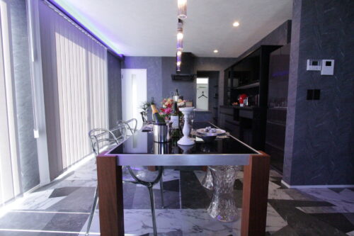 【2026年最新】建築資材の値上げはいつまで続く？大工設計士が教える「損をしない家づくり」の判断軸