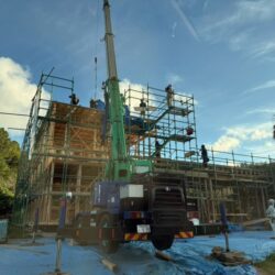 待ちに待った棟上げの日｜大工職人の技に感動のひととき｜宮崎市の佐藤建設